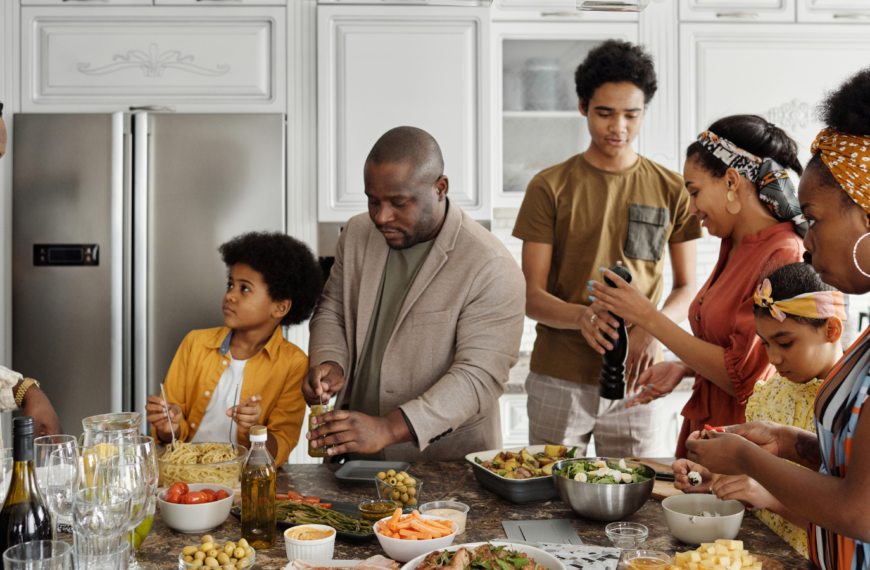 Seis maneras para que tus peques adopten hábitos saludables de alimentación