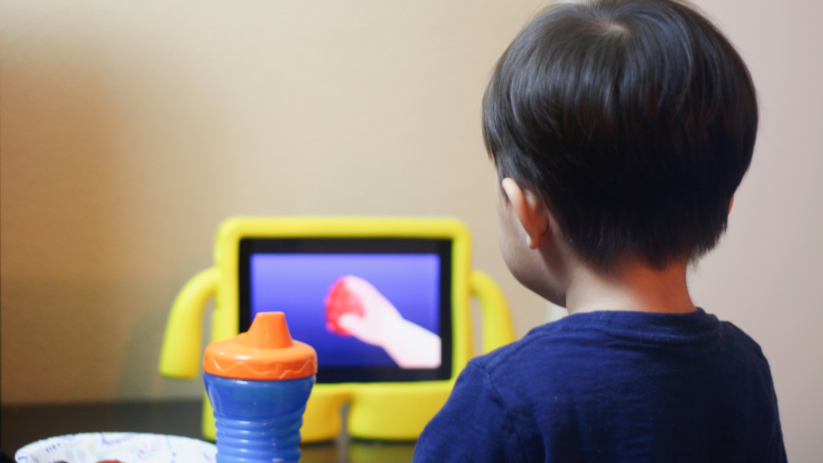 Cómo la publicidad de ultraprocesados moldea la salud en América Latina y el Caribe